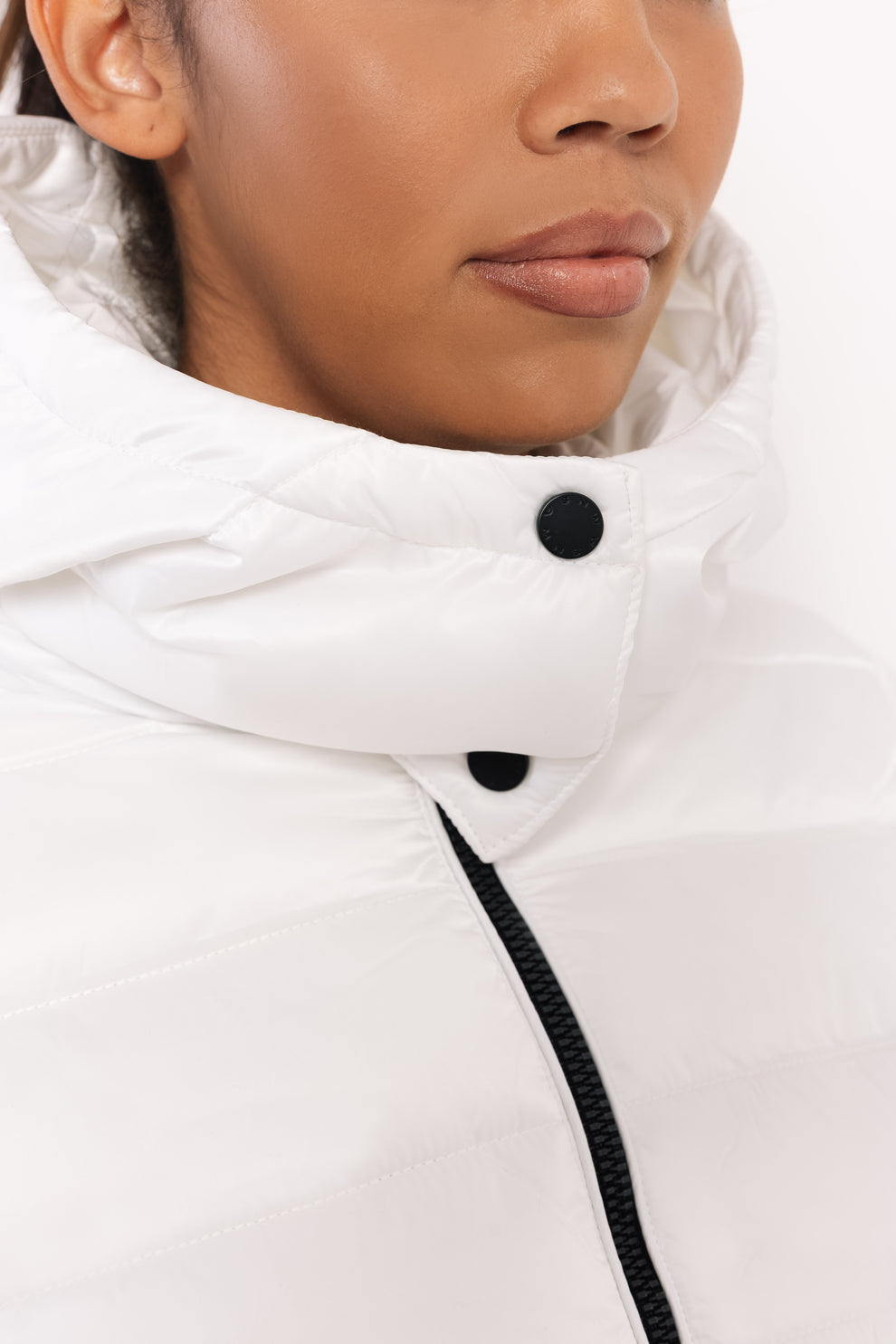 AMNESIA Blanka kabát štepovaný dlhý biely