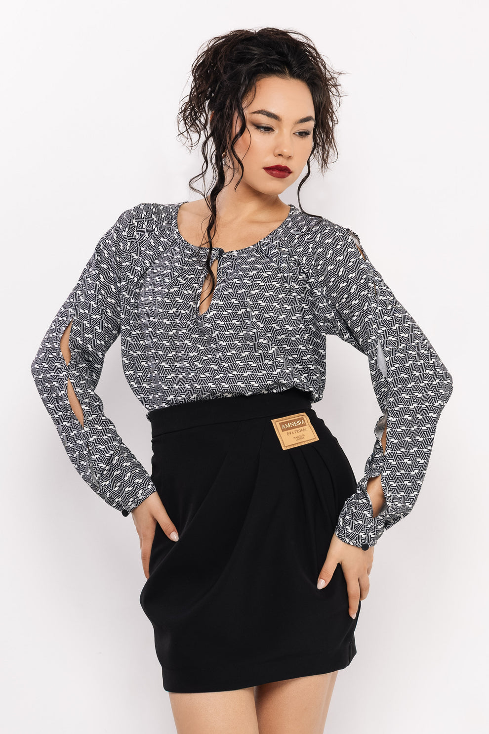 AMNESIA Meshi top čierno/krémový vzorový