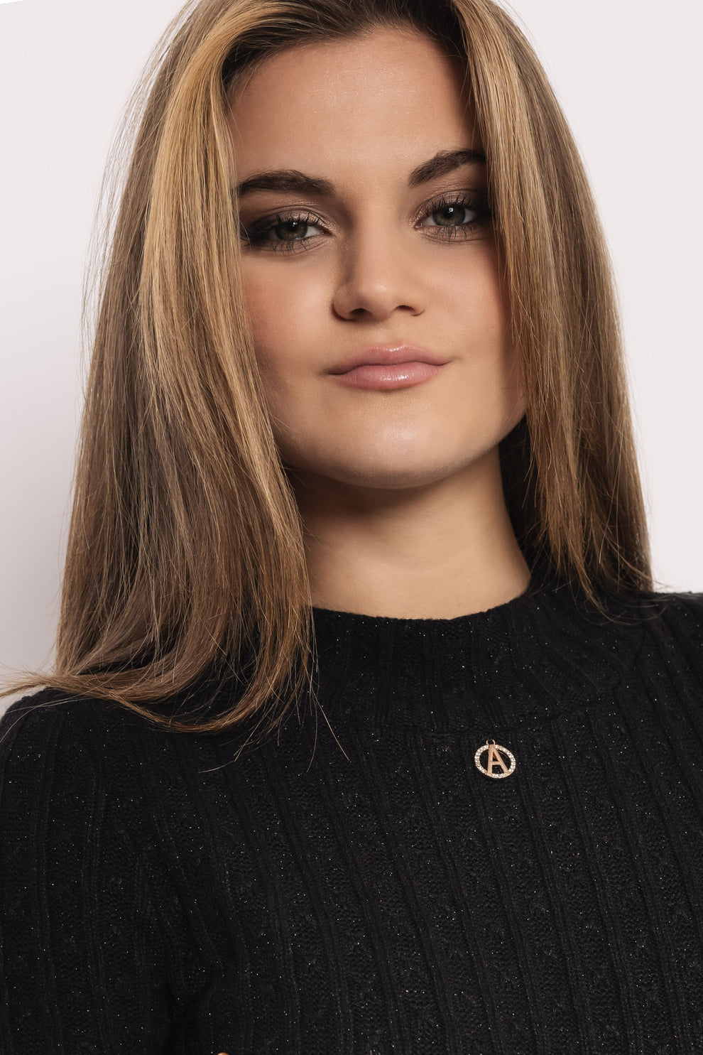 AMNESIA Nicosia rolák čierny