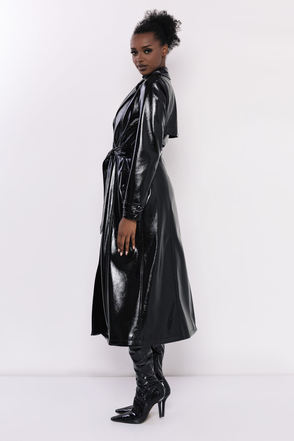 AMNESIA Zoje kabát lakovaný čierny