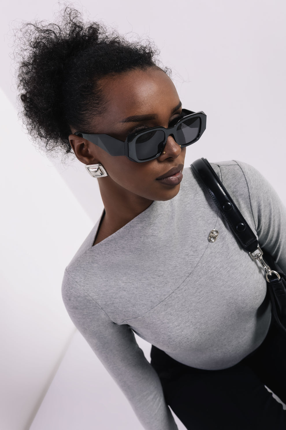 AMNESIA Rema tričko sivé