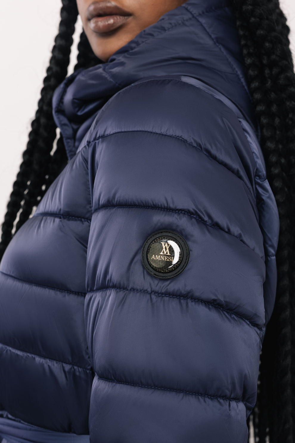 AMNESIA Blanka kabát štepovaný dlhý modrý