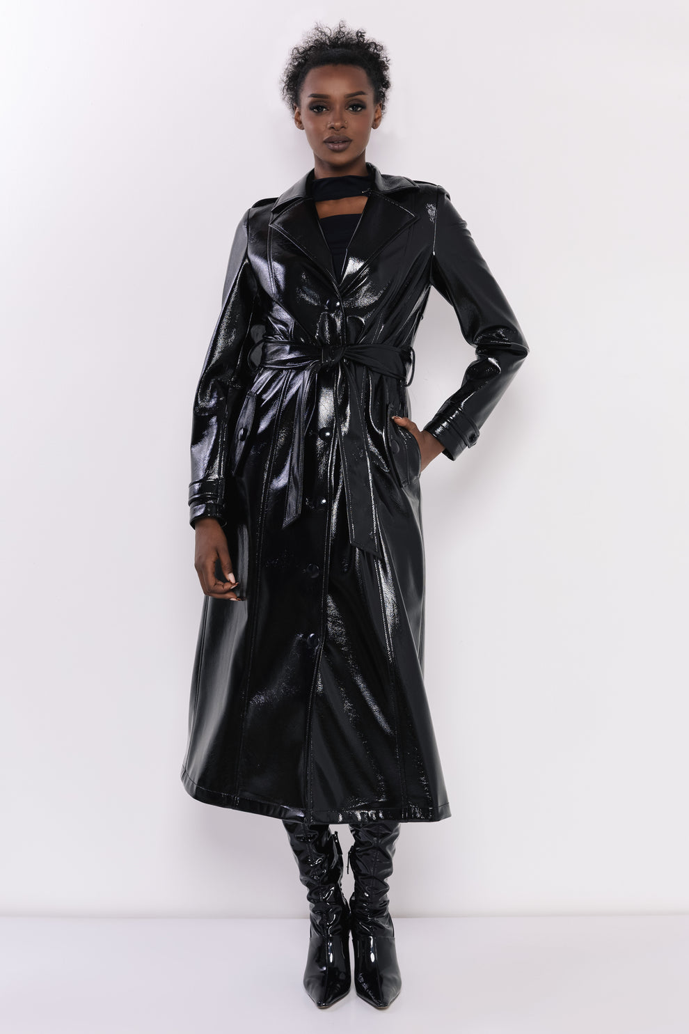 AMNESIA Zoje kabát lakovaný čierny