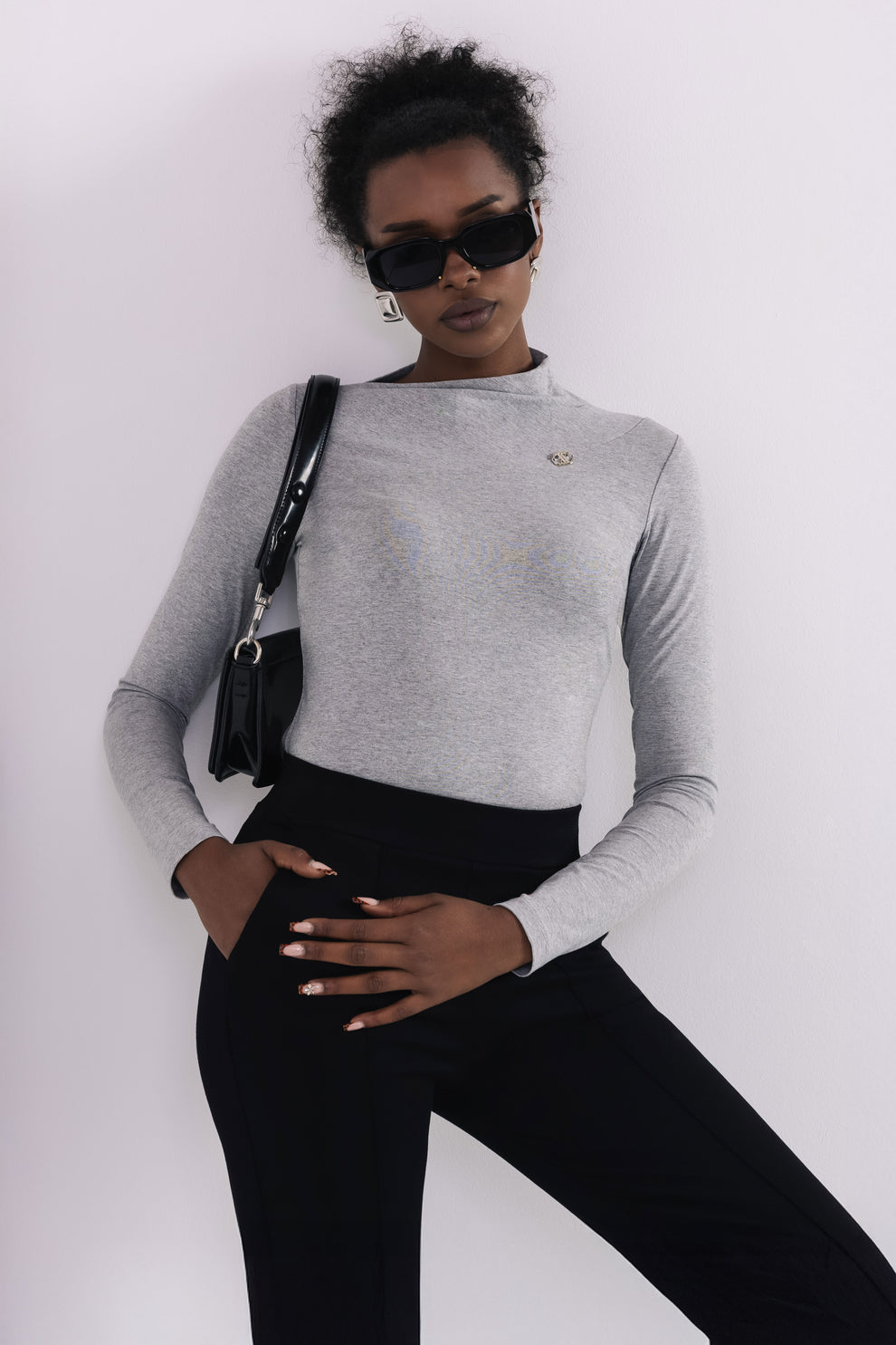 AMNESIA Rema tričko sivé