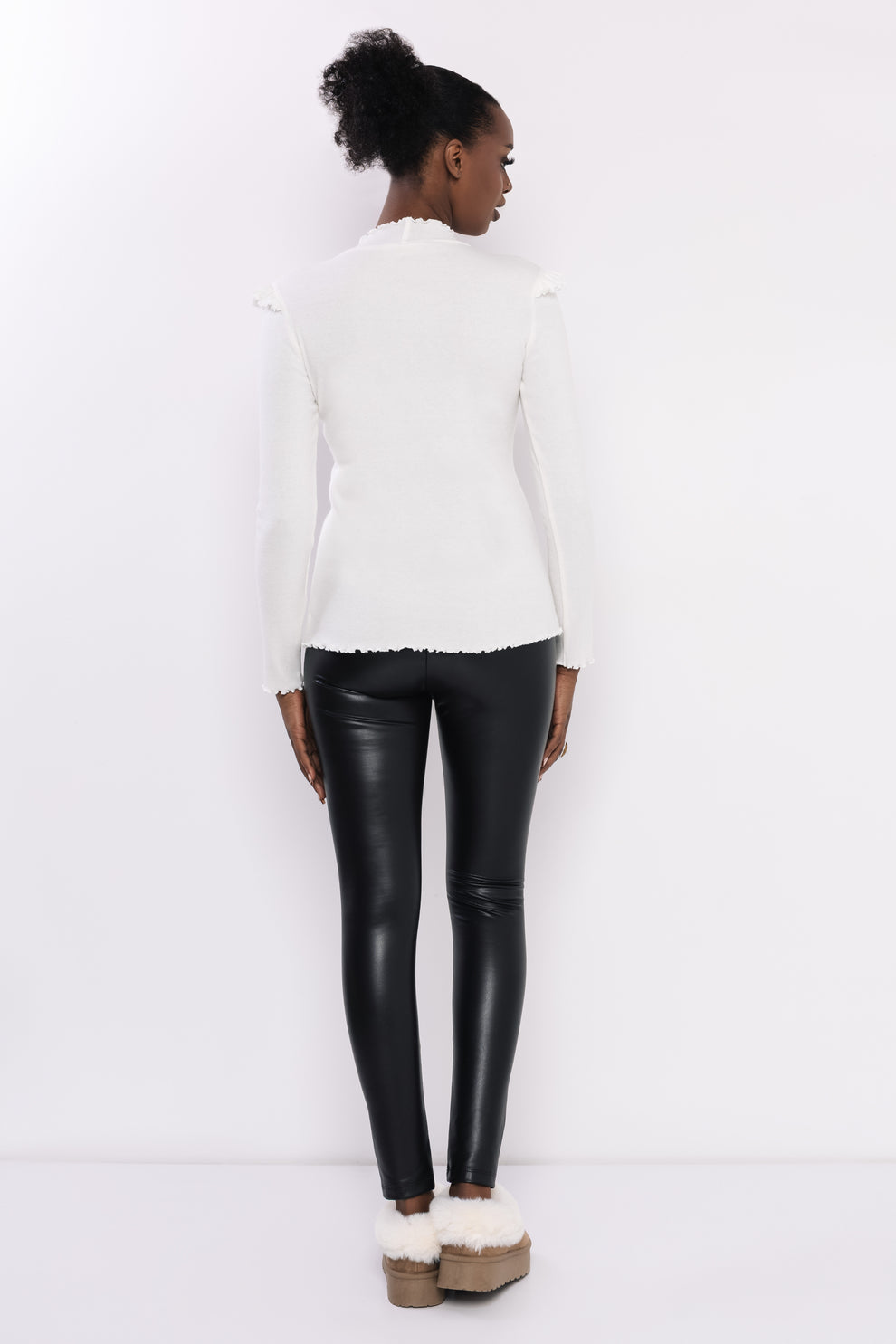 AMNESIA Polen pulóver krémový