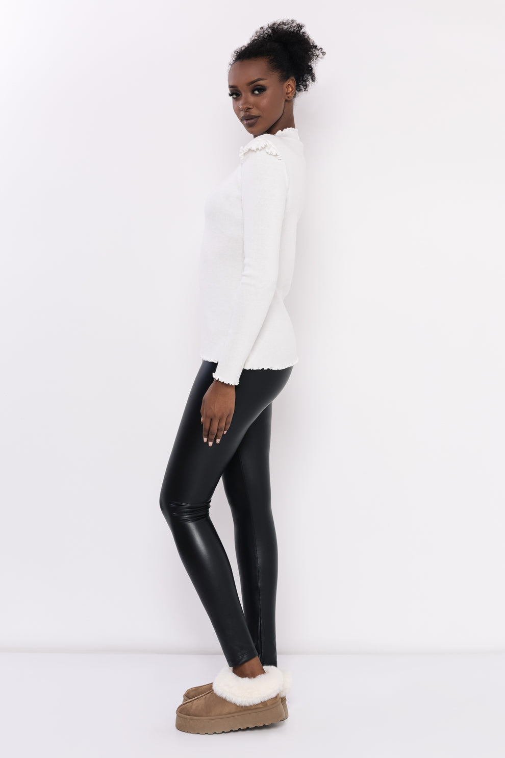 AMNESIA Polen pulóver krémový