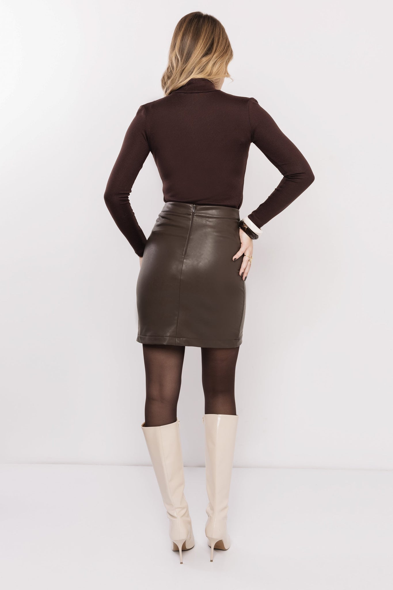 AMNESIA Ilus polorolák pletený tenký čokoládový