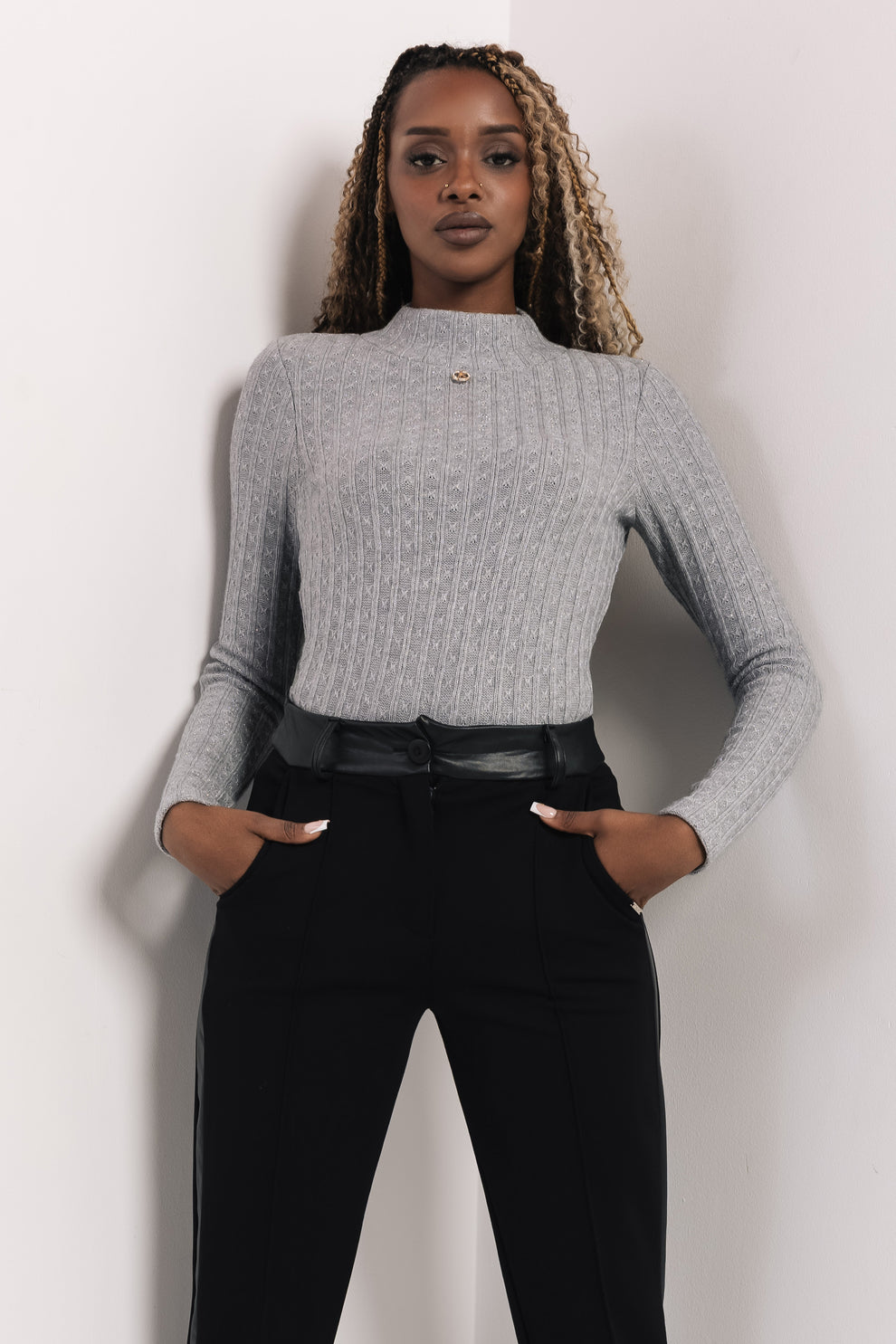 AMNESIA Nicosia rolák strieborný