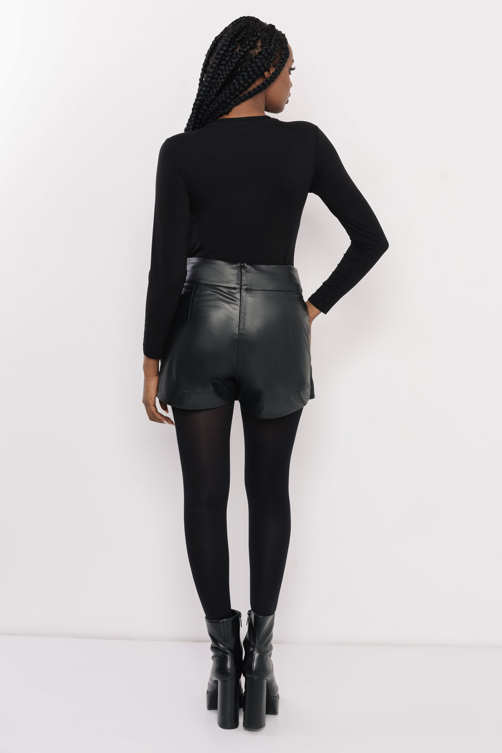 AMNESIA Héra tričko čierne