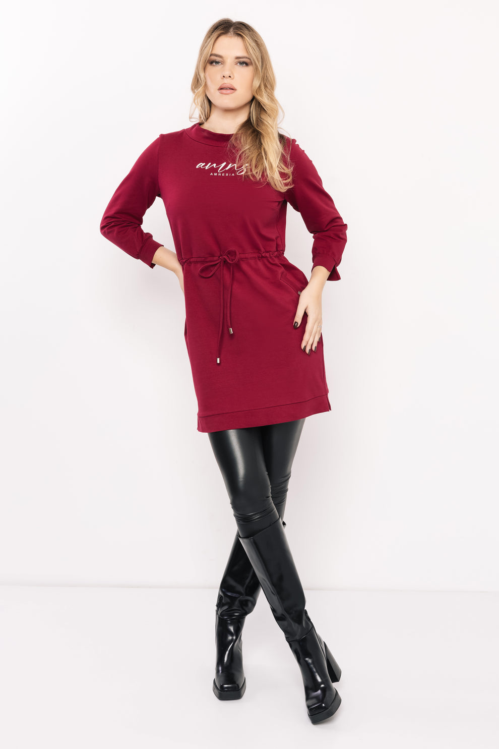 AMNESIA Ozin šaty bordové