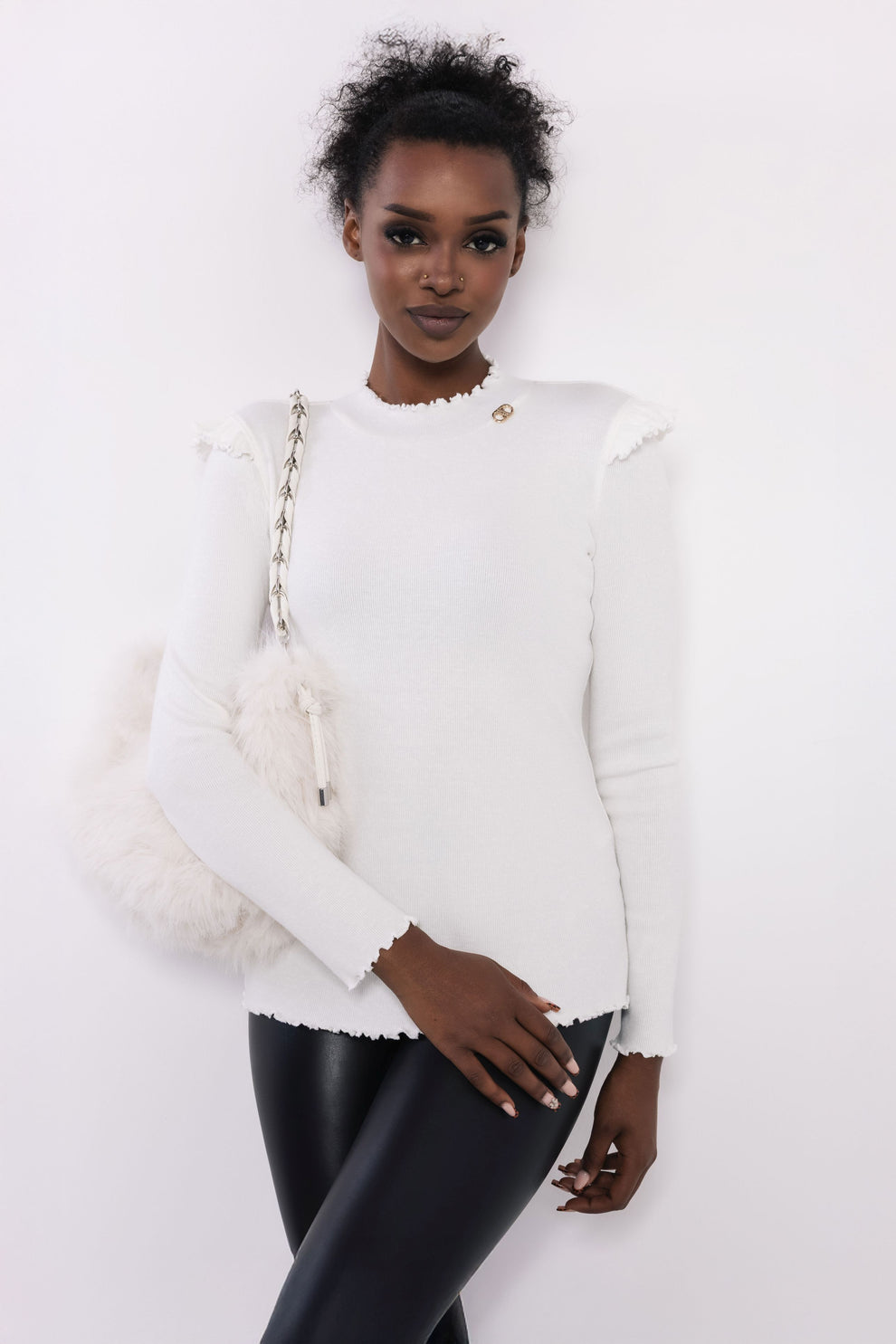 AMNESIA Polen pulóver krémový